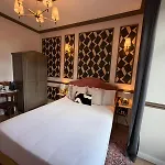 Solar Dos Poetas Guest house Lisbon